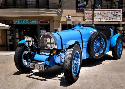 Immagine con ruote, automobile, epoca, auto, azzurro, blu, museo, azzurra, fanali, fari