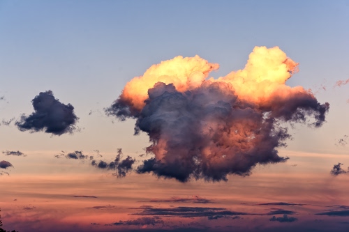 Immagine con cielo, nuvole, azzurro, tramonto, grigio, giallo, alba, cirri, arancione, rosso, bianco, colori, luce, rosa