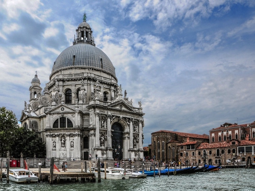 Immagine con chiesa, venezia, cupola, barche, acqua, canale, gondole, mare, basilica