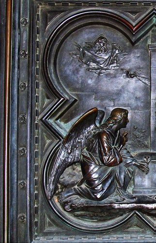 Immagine con angelo, ali, portone, porta, bronzo, bassorilievo, rilievo, chiesa