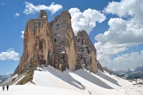 Immagine con neve, cielo, nuvole, montagna, montagne, tre, cime, dolomiti, rocce, bianco