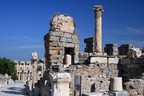 Immagine con ruderi, colonna, archeologia, rovine, pietre, colonne, sito