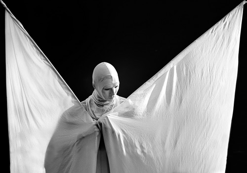 Immagine con bianco, nero, maschera, tela, cuffia, bandiere, mimo, costume, ritratto