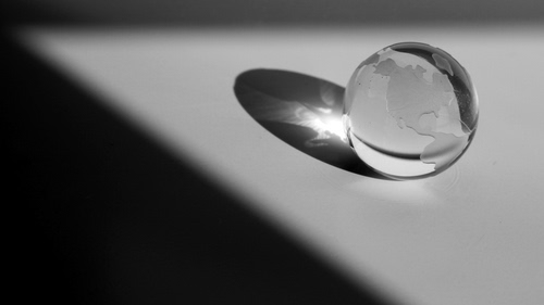 Immagine con sfera, ombra, bianconero, riflesso, vetro, trasparenza, mondo, americhe, trasparente, mappamondo, luce