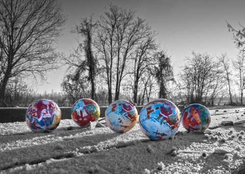 Immagine con neve, alberi, sfere, palle, natale, inverno