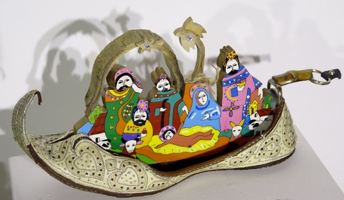 Immagine con presepe, scarpa, maria, giuseppe, babbuccia, natività, magi, colori, bambino