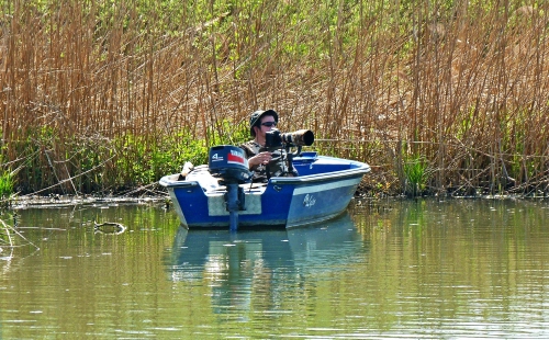 Immagine con fotografo, barca, acqua, lago, attesa, motore, stagno, appostamento, palude