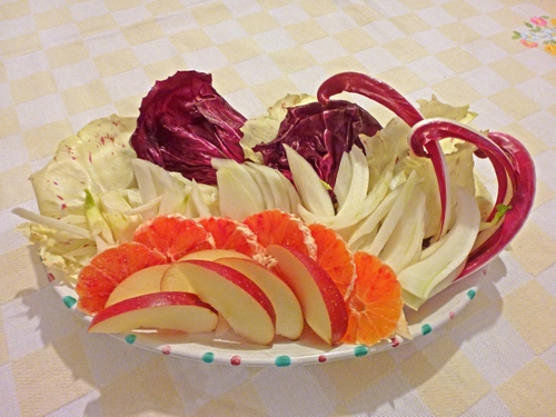 Immagine con mela, radicchio, piatto, insalata, frutta, arancia, arance, mele, arancio, fette, cibo, verdura