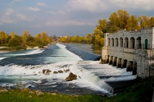 alberi, acqua, fiume, cielo, cascata, archi, nuvole, erba, verde, schiuma, diga, rocce