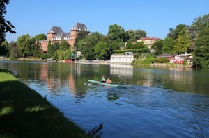 fiume, acqua, alberi, castello, canoa, barca, cielo, case, verde, paesaggio, ombra, remi, azzurro
