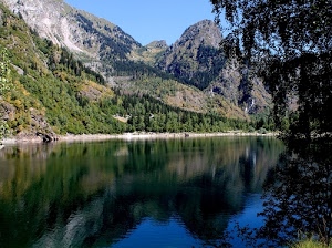 alberi, lago, montagna, acqua, riflesso, riflessi, cielo, rami, verde, montagne, azzurro, albero, bosco, foglie, boschi, rocce
