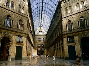 galleria, finestre, vetrata, balconi, colonne, milano, persone, pavimento, soffitto, archi, portoni, marmo, arco, vetrate, porte, edifici, vetri, negozi