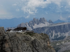 rifugio, nuvole, cielo, cime, montagna, dolomiti, montagne, baita, rocce, casa, finestre, panorama, paesaggio, monti