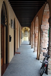 bicicletta, archi, portico, colonne, porta, porte, crocifisso, mattoni, prospettiva