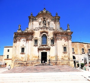 chiesa, finestre, statue, facciata, scalinata, portone, cielo, azzurro, gradini, barocco, persone, scalini, bianco, duomo, capitelli, croce