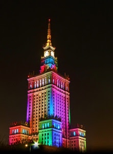 colori, grattacielo, finestre, orologio, notte, luci, notturno, torre, verde, nero, viola, blu, palazzo, cielo, punta, buio, guglia, edificio, orologi, multicolore, luce