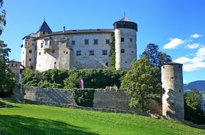 castello, torri, prato, alberi, verde, cielo, bandiera, mura, finestre