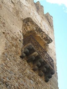 balcone, merli, ringhiera, ferro, pietre, torre, castello, palazzo, cielo, muro, nuvole, parete, legno, mensole, azzurro