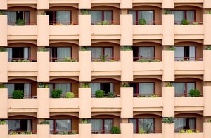 balconi, finestre, piante, palazzo, facciata, verde, tende, geometrico, terrazzi, fiori