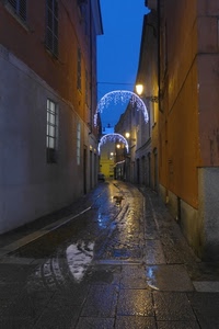 vicolo, luci, lampioni, riflesso, luminarie, via, sera, pioggia, finestra, finestre, archi, riflessi