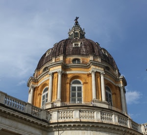 cupola, croce, colonne, balaustra, finestre, chiesa, cielo, nuvole, giallo, azzurro, archi