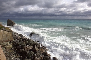 onde, mare, nuvole, cielo, scogli, acqua, scogliera, schiuma, sassi, rocce, maltempo, orizzonte, bianco, pietre, massi, masso, costa