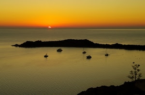 barche, sole, mare, cielo, acqua, tramonto, arancione, albero, alba, giallo, controluce, scogli, orizzonte, rosso, scogliera