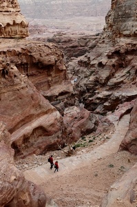 rocce, due, montagna, persone, passanti, sentiero, strada, montagne, gola, rosso