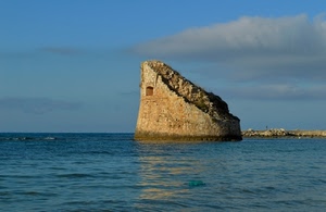 mare, cielo, torre, rudere, azzurro, nuvole, acqua, finestra, rovine, riflesso