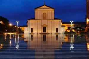 chiesa, luci, piazza, riflessi, lampioni, riflesso, acqua, pioggia, notturno