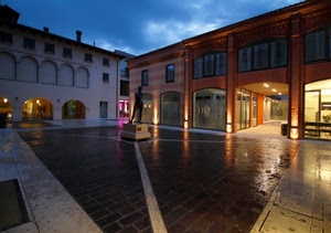 statua, piazza, luci, archi, portico, bagnato, sera, portici, cielo, riflessi, palazzi, notturno