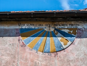 meridiana, numeri, ombra, tetto, scritta, muro, ore, giallo, blu, romani, sole, orologio