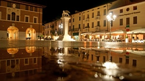 piazza, riflesso, lampione, monumento, leone, luci, notturno, acqua, colonna, finestre, riflessi, palazzi