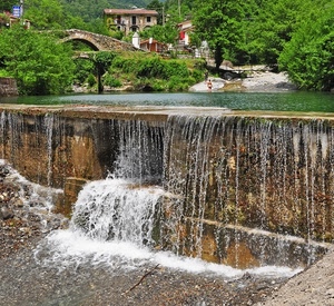fiume, cascata, acqua, alberi, verde, ponte, case, ponti, finestre, natura, schiuma, cascate, casa, piante
