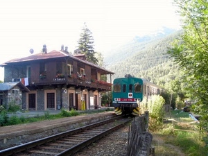 treno, stazione, alberi, binari, verde, ferrovia, montagna, binario, montagne, porte, fiori, traversine, rotaie, finestre, balcone, bosco