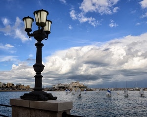 mare, lampione, barche, nuvole, cielo, vele, acqua, porto, azzurro, case, bianco