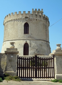 cancello, torre, merli, finestre, porta, finestra, colonne, cielo, vasi