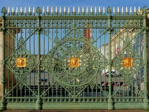 cancello, verde, punte, oro, ferro, cielo