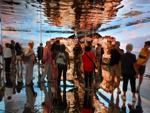 persone, riflessi, riflesso, expo, gente, fotografi, donne, specchio, uomini, rosso, padiglione