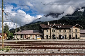 binari, stazione, nuvole, pali, montagna, fili, alberi, ferrovia