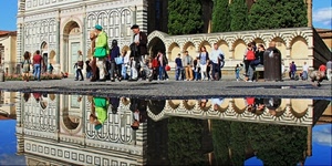 riflesso, acqua, persone, alberi, archi, pozzanghera, riflessi, chiesa, specchio, passanti