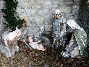 presepe, natale, bue, giuseppe, madonna, natività, bambino, paglia, asinello, statue, gesù, mucca, asino, animali, pianta, verde, stalla, maria