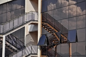 scale, nuvole, riflesso, vetri, vetrate, palazzo, finestre, riflessi, ringhiera, vetro