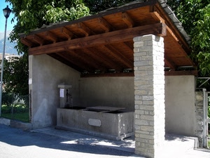 lavatoio, lampione, legno, tettoia, fontana, acqua, tetto, alberi, colonna, pilastro, colonne, piante