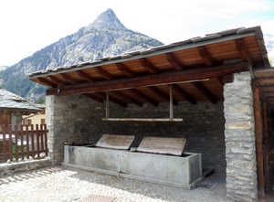 montagna, lavatoio, tettoia, staccionata, vasche, assi, legno, steccato, muro