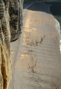 sabbia, spiaggia, mare, scogliera, roccia, persona, ombra, acqua, rosso, rocce, onde, luce, ombre