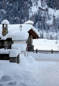 neve, inverno, montagna, casa, baita, staccionata, lampione, camino, bianco, tetto
