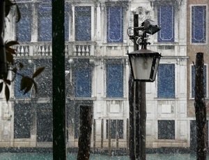 lampione, pali, finestre, inverno, nevicata, neve, pioggia, canale, palazzo