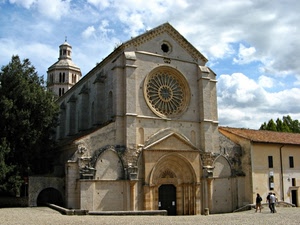 rosone, chiesa, campanile, facciata, portale, alberi, nuvole, portone, piazza