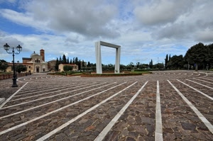 chiesa, piazza, lampione, monumento, nuvole, righe